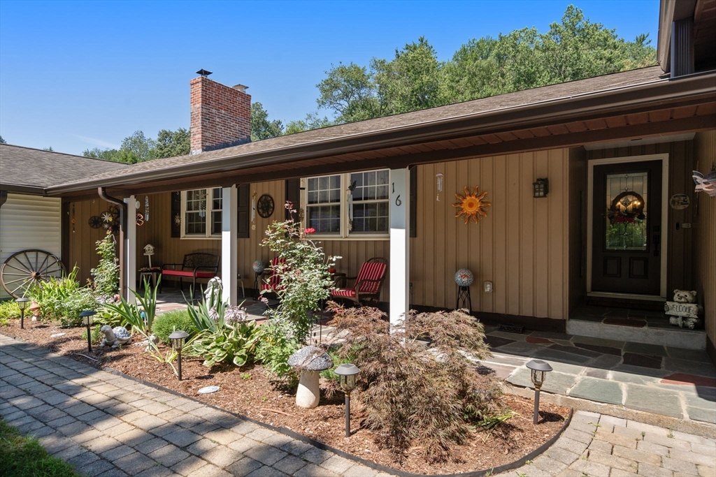 16 Burbank Lane