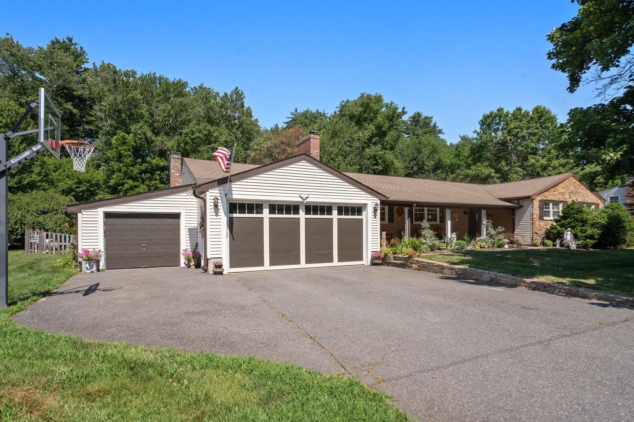 16 Burbank Lane