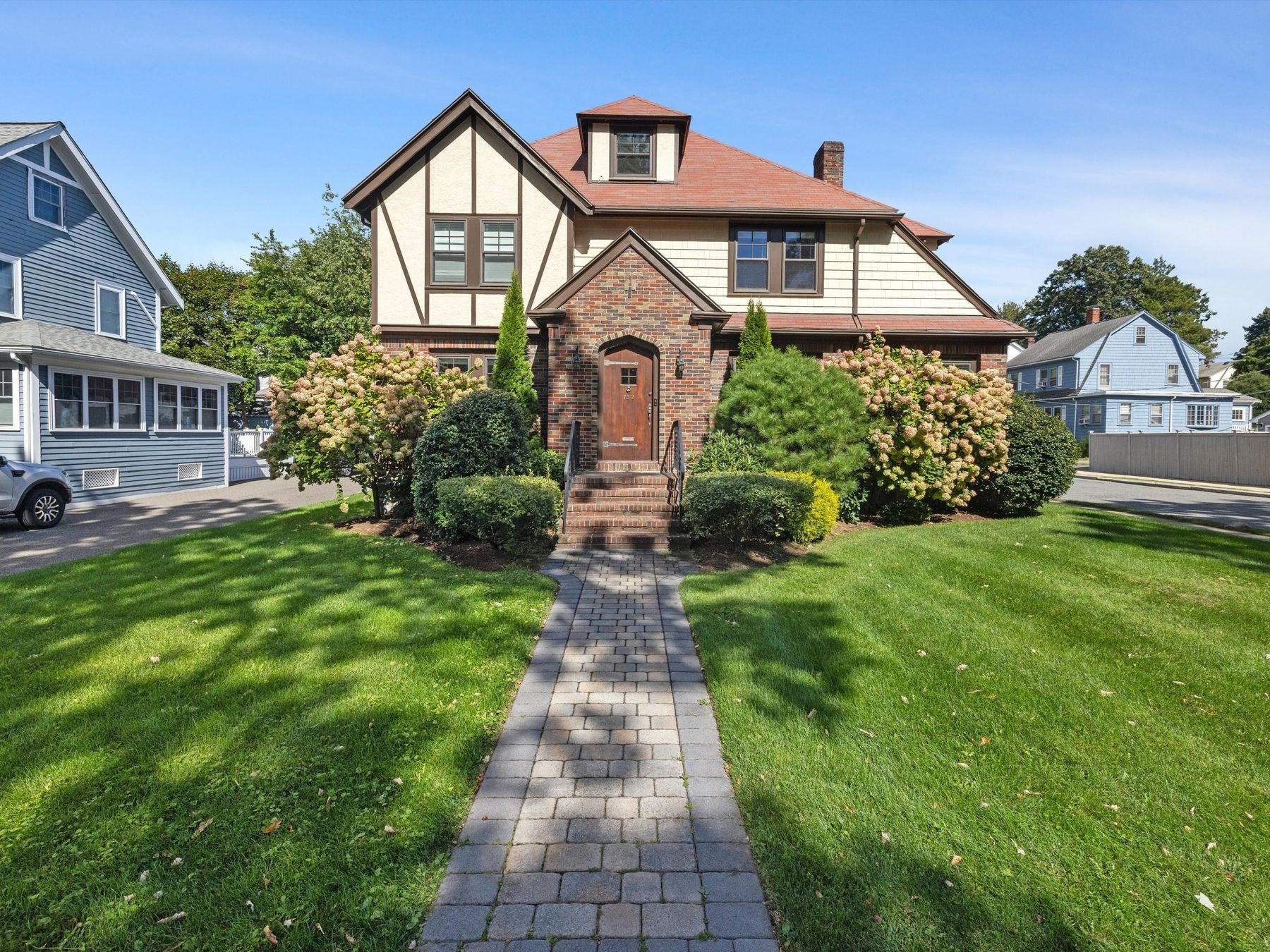 Photo of 732 W Roxbury Pkwy, Boston, MA