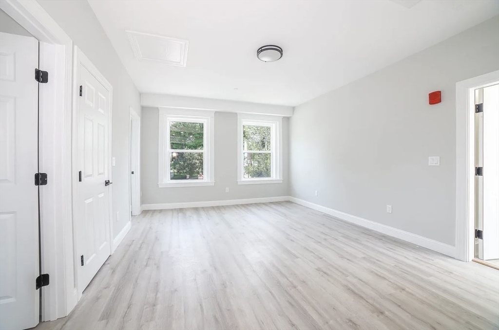 566-572 Main Street 205