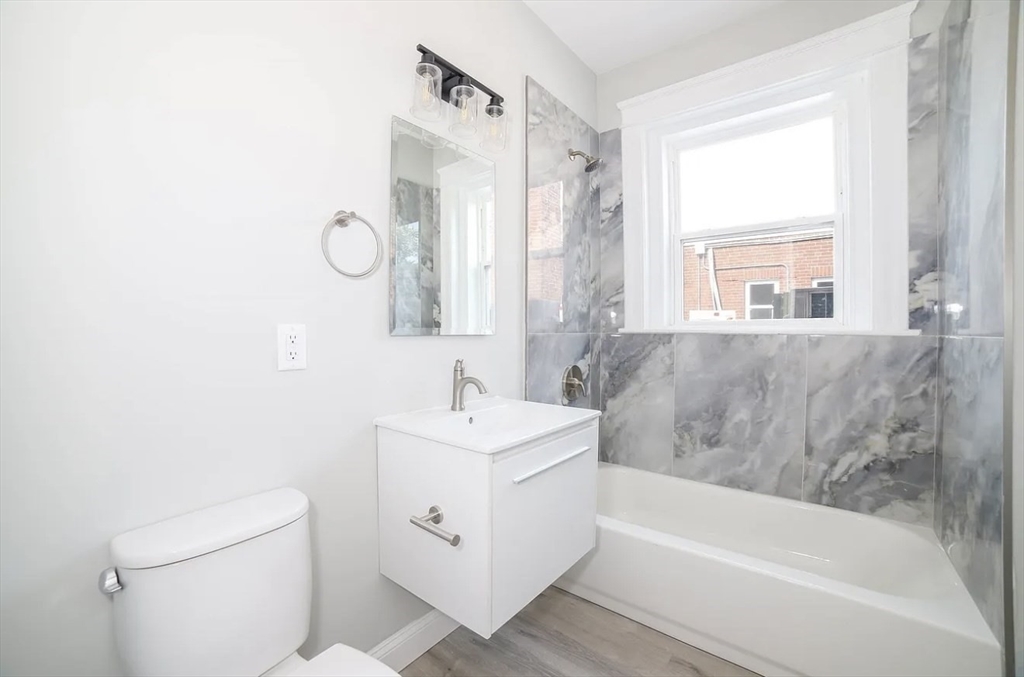 566-572 Main Street 205