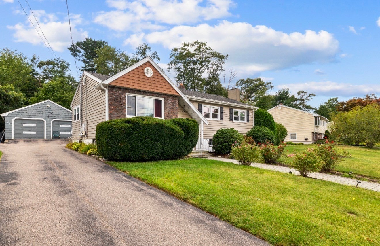 17 Acorn Dr, Randolph, MA, 17 Acorn Dr, Randolph, MA Photo #2