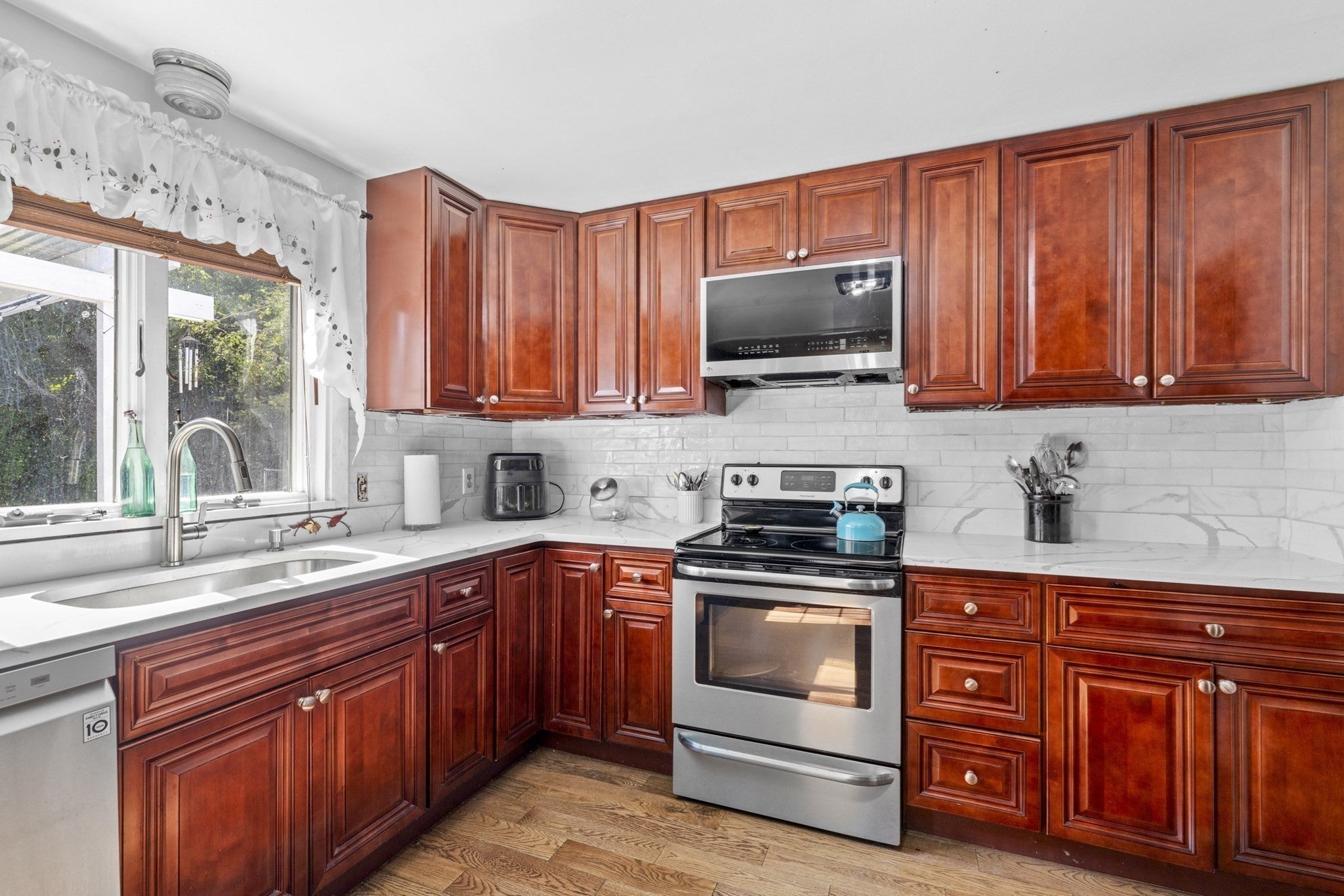 17 Acorn Dr, Randolph, MA, 17 Acorn Dr, Randolph, MA Photo #3