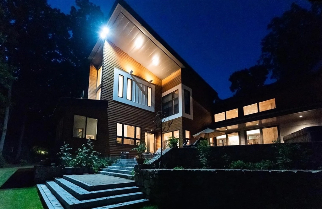 Click for 30 Arcadia Rd, Natick, MA slideshow