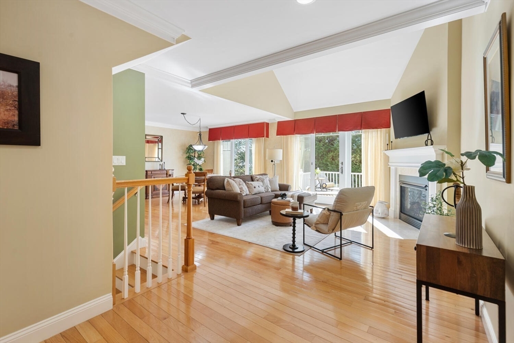 11 Swan Ln