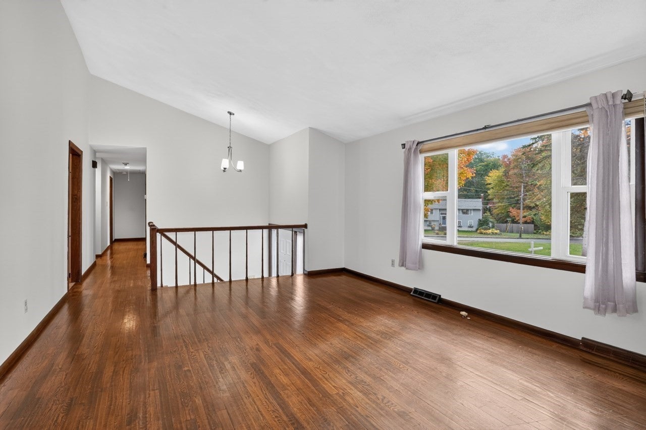 10 Roundwood Rd