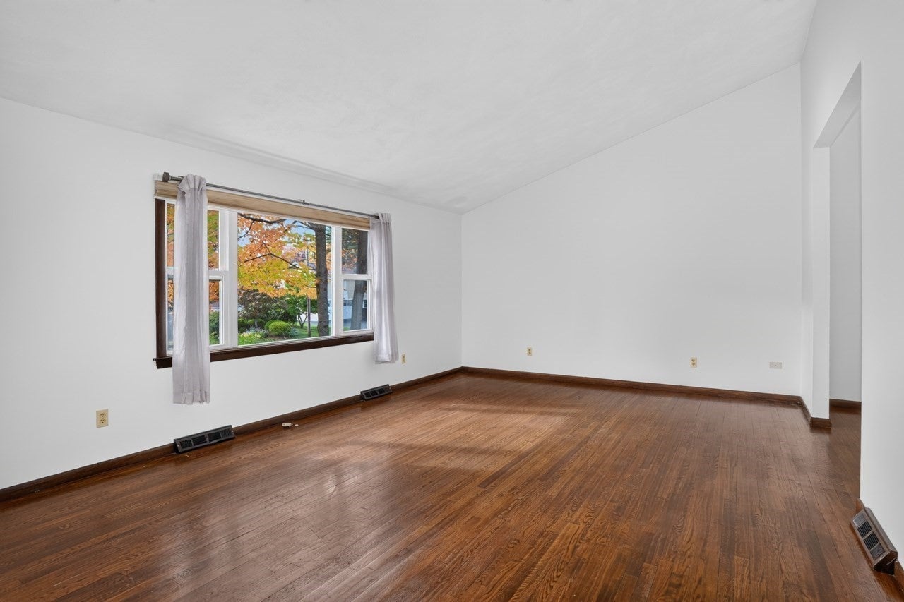 10 Roundwood Rd