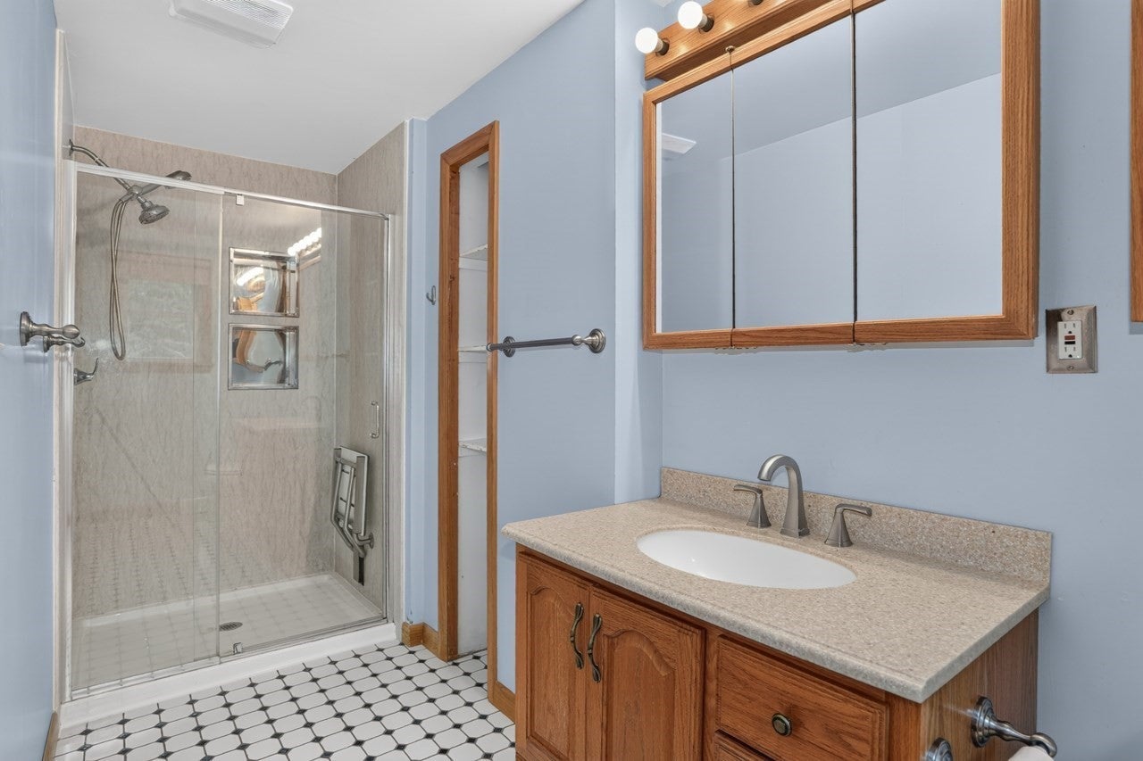 10 Roundwood Rd, Natick, MA, 10 Roundwood Rd, Natick, MA Photo #16