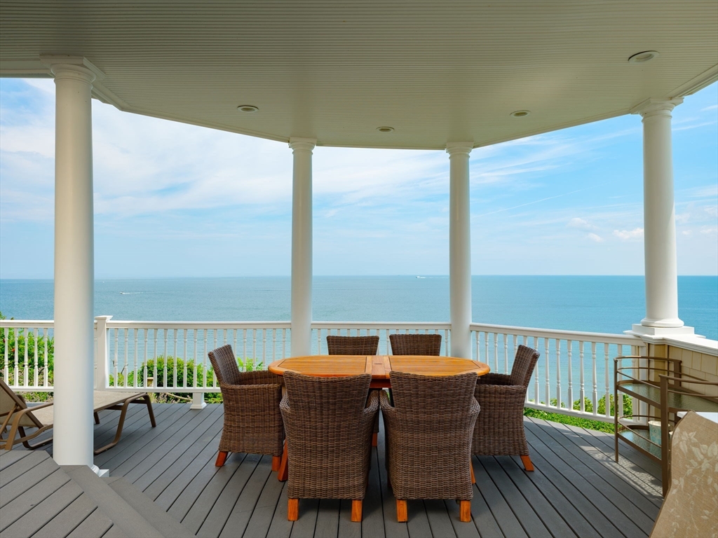 2 Bluff Road