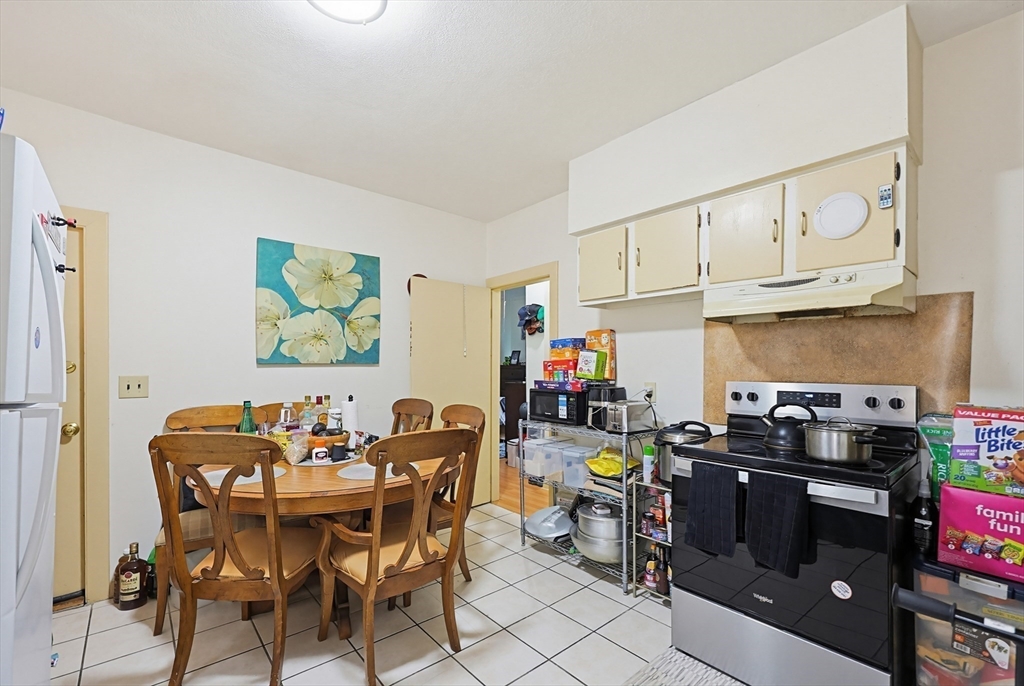 15 Kenneson Rd