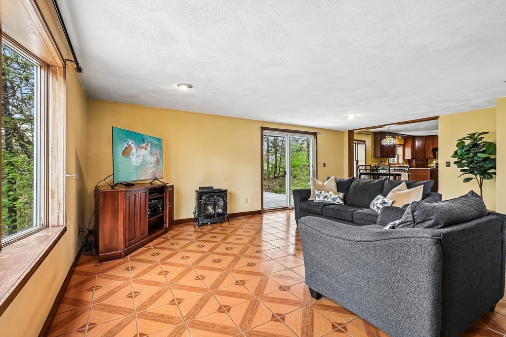 20 Crestwood Rd, North Reading, MA Photo #5