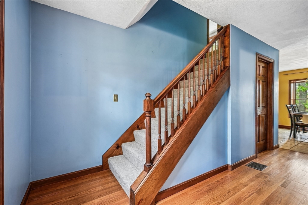 20 Crestwood Rd, North Reading, MA Photo #23
