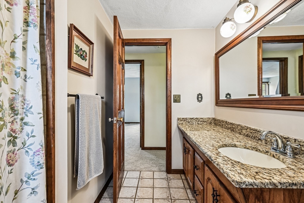 20 Crestwood Rd, North Reading, MA Photo #27