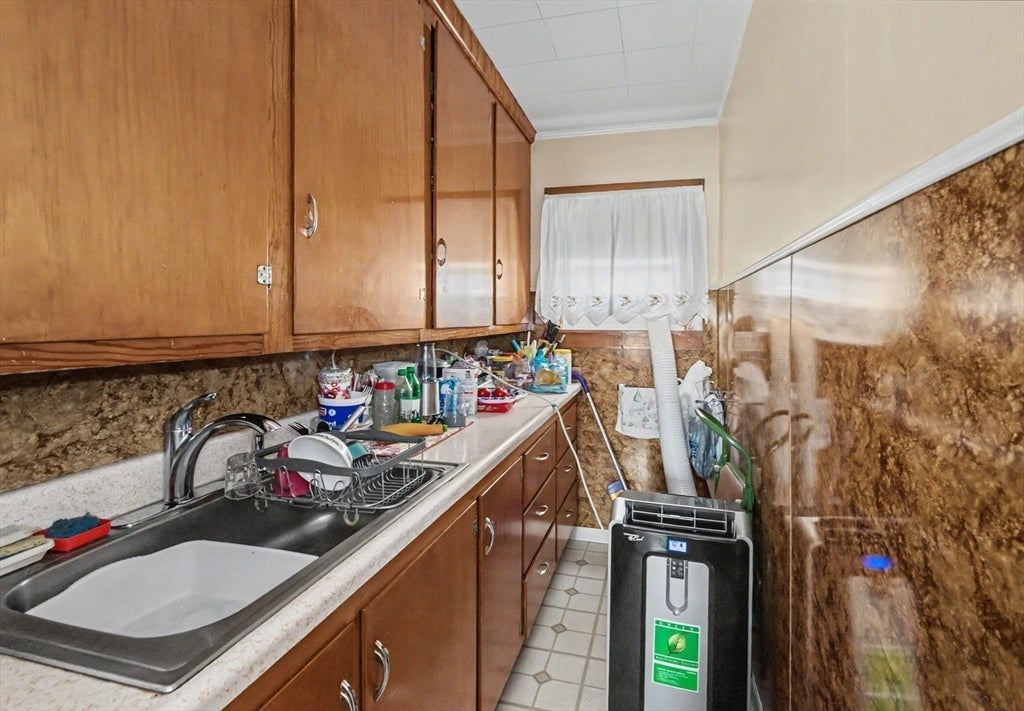 256 University Ave, Lowell, MA, 256 University Ave, Lowell, MA Photo #6