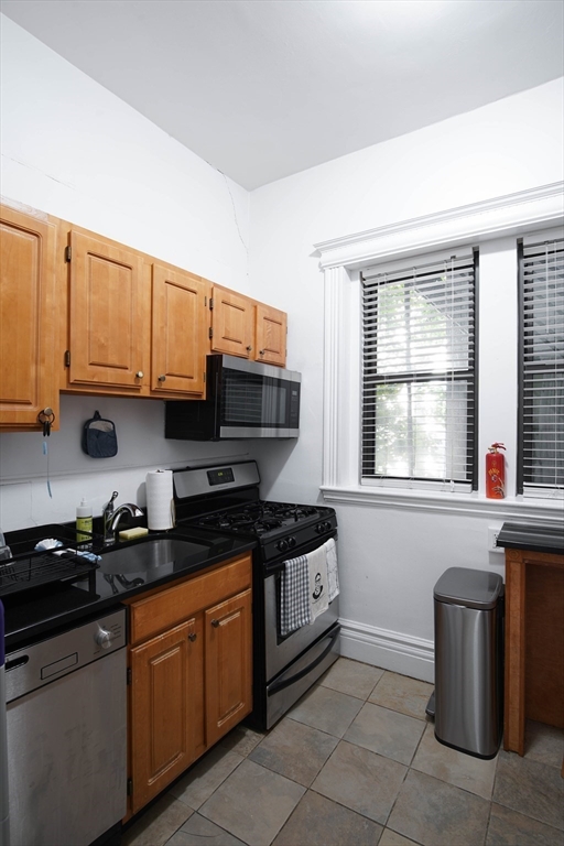 Click for 1109 Boylston Street #1, Boston, MA slideshow