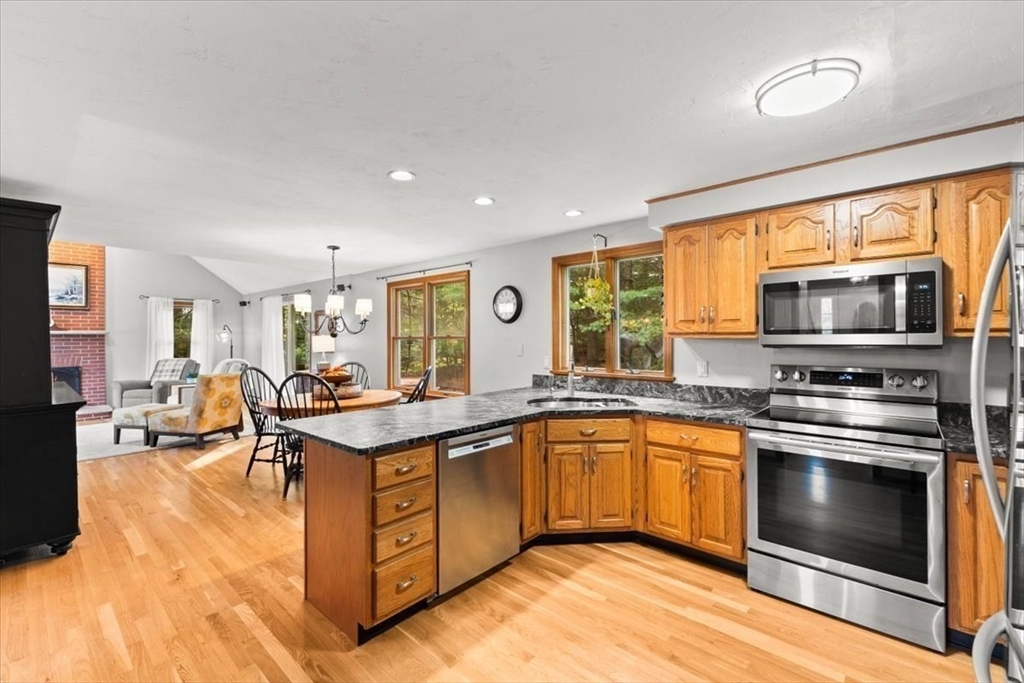 25 Twin Diamond Dr
