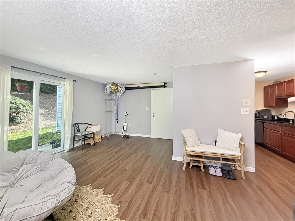 7 Village Rock Ln 2