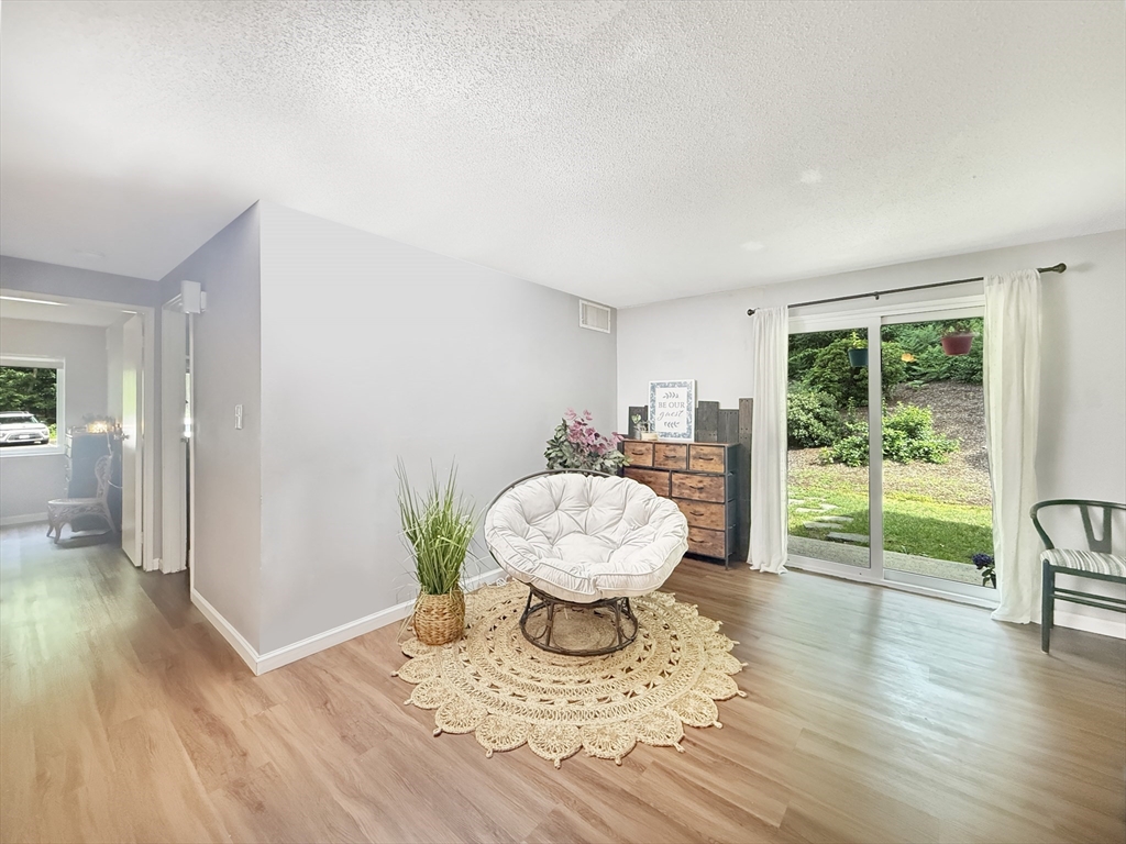 7 Village Rock Ln 2