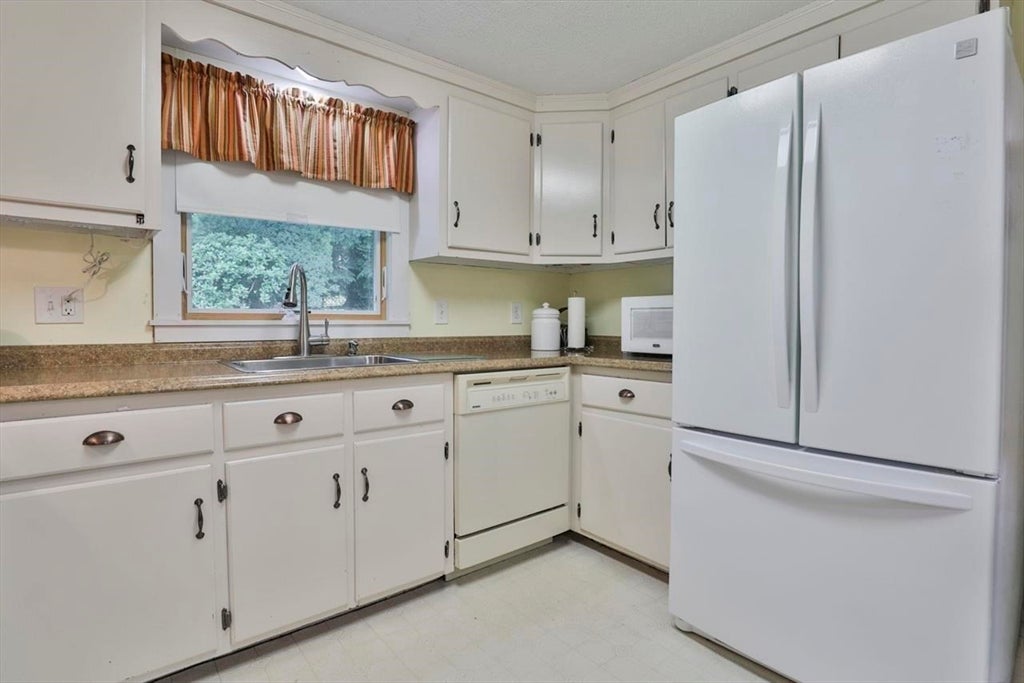 9 Candy Ln, Merrimack, NH Photo #37