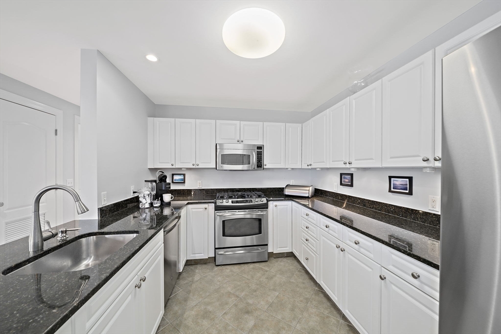 614 Pond St 2305