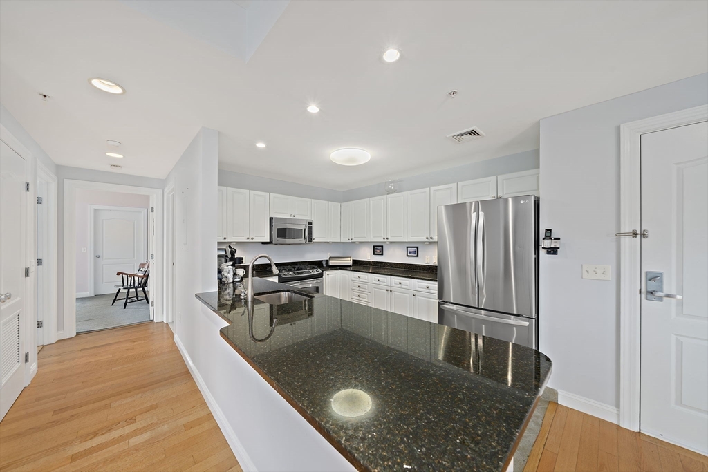 614 Pond St 2305