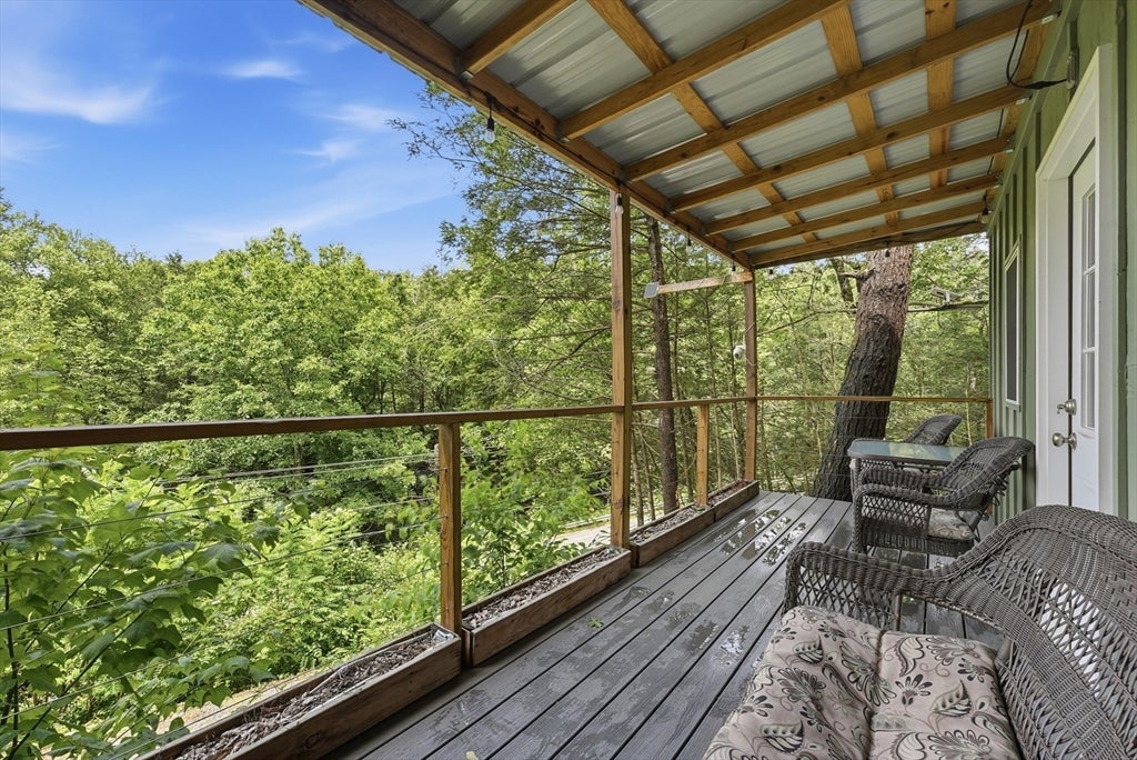 93 Pond Brook Rd