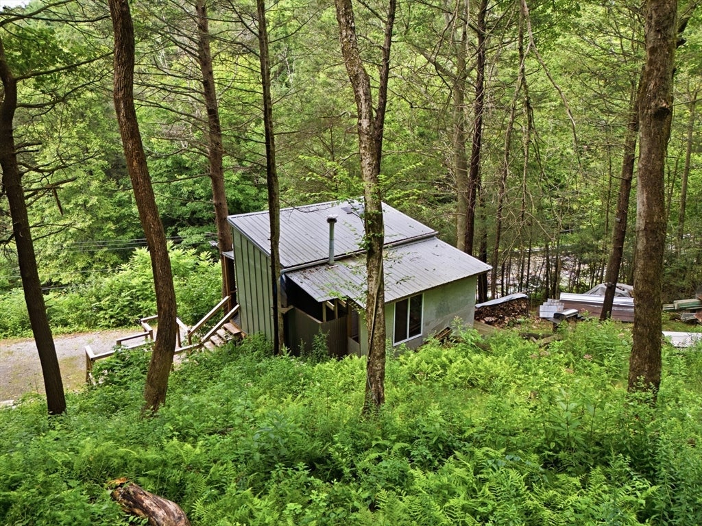 93 Pond Brook Rd
