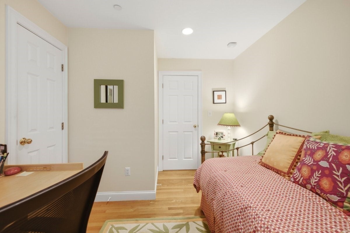 923 Lagrange ST #923, Boston, MA Photo #31