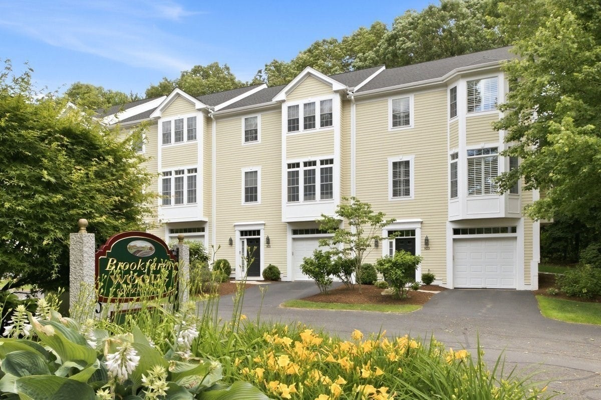 923 Lagrange ST #923, Boston, MA Photo #2