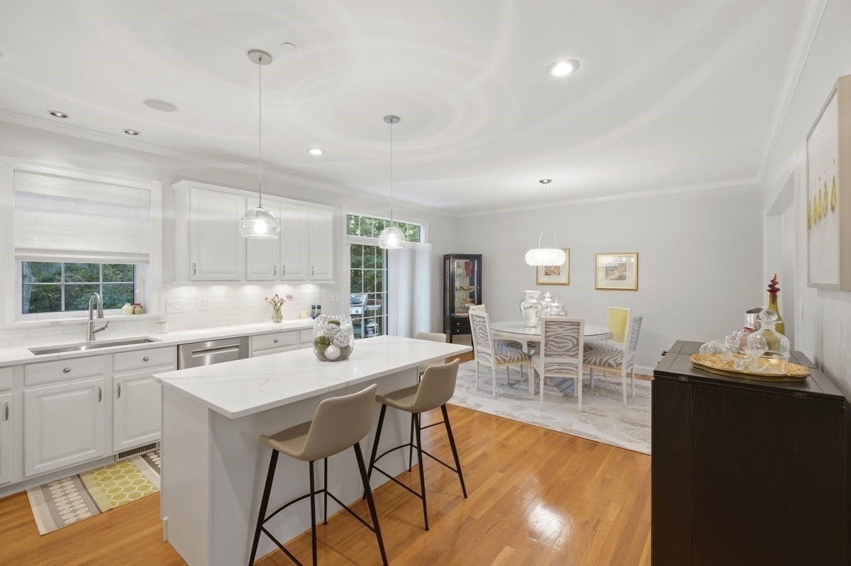 923 Lagrange ST #923, Boston, MA Photo #8