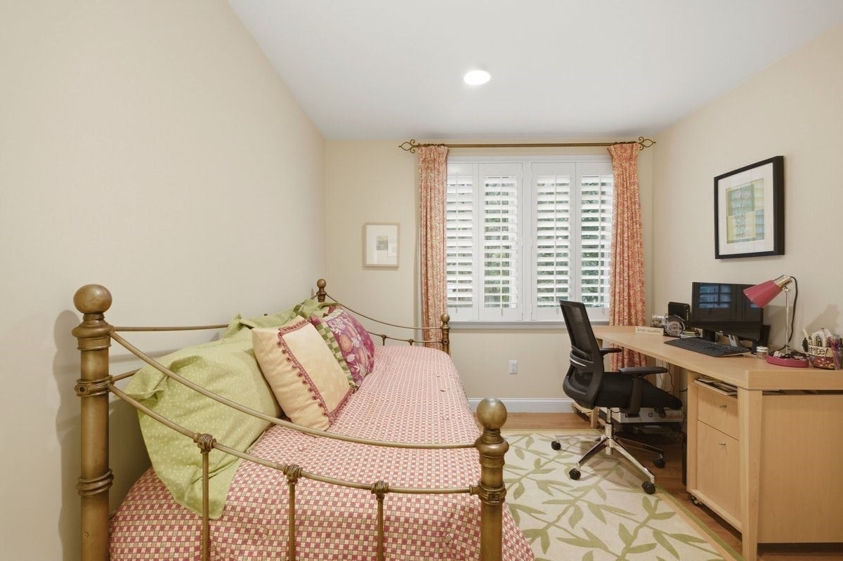 923 Lagrange ST #923, Boston, MA Photo #32
