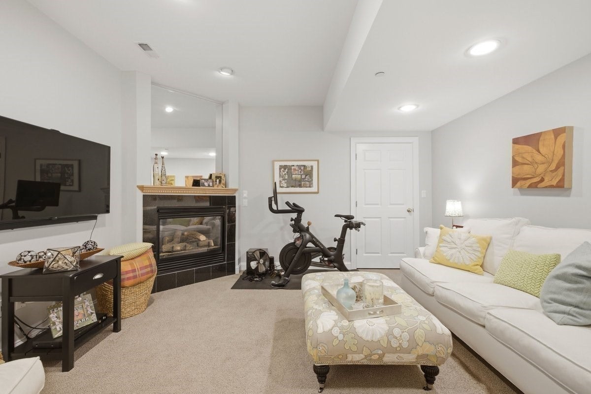923 Lagrange ST #923, Boston, MA Photo #37