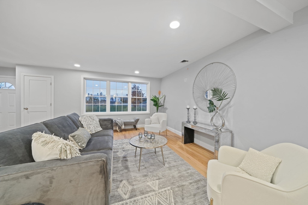 18 Simmonds Blvd. 18