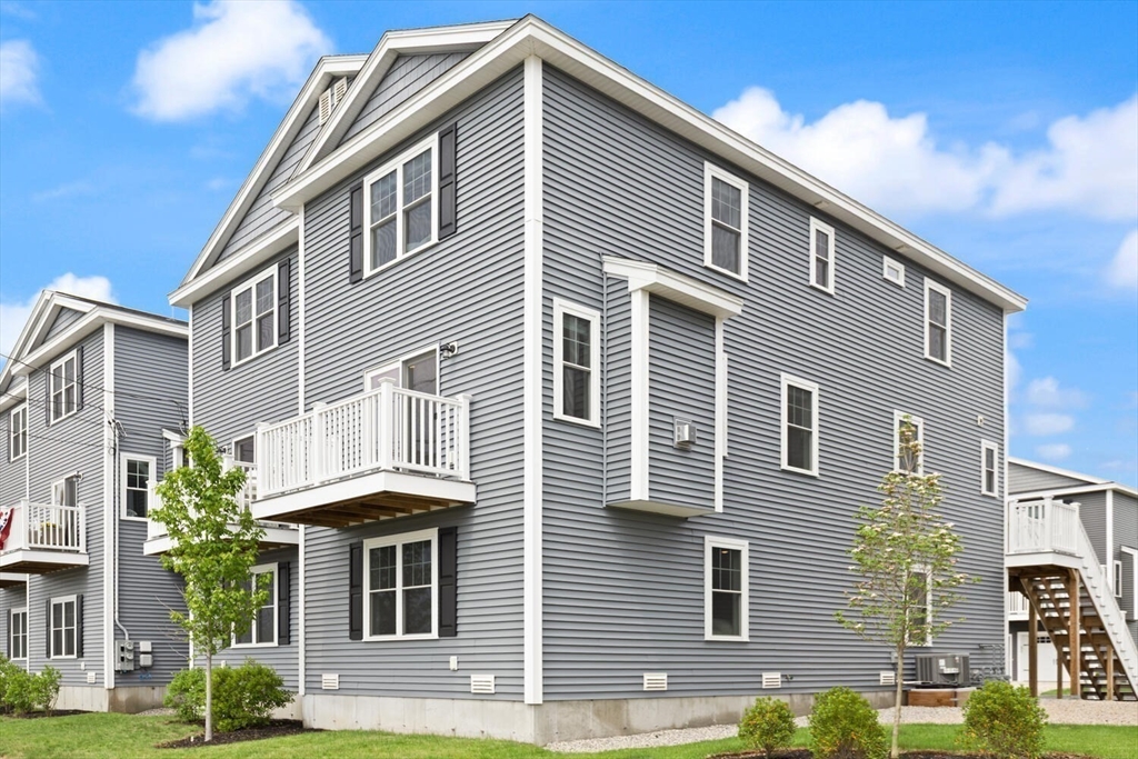 207 Beach Rd D2