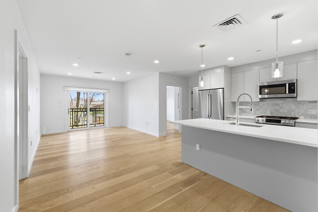 16 Boardman St 202