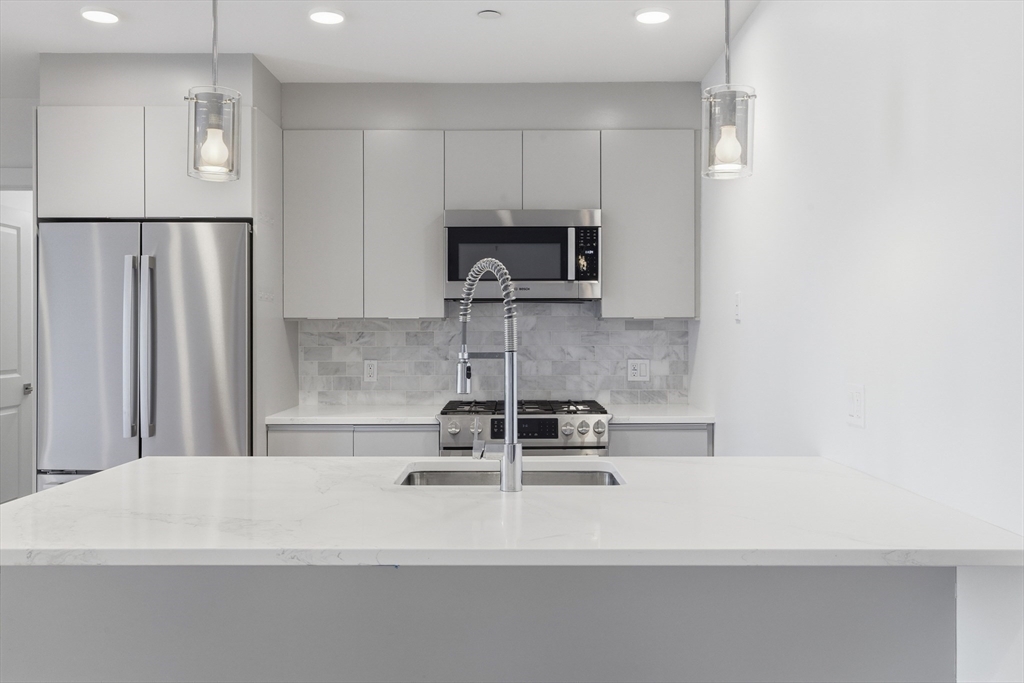 16 Boardman St 202