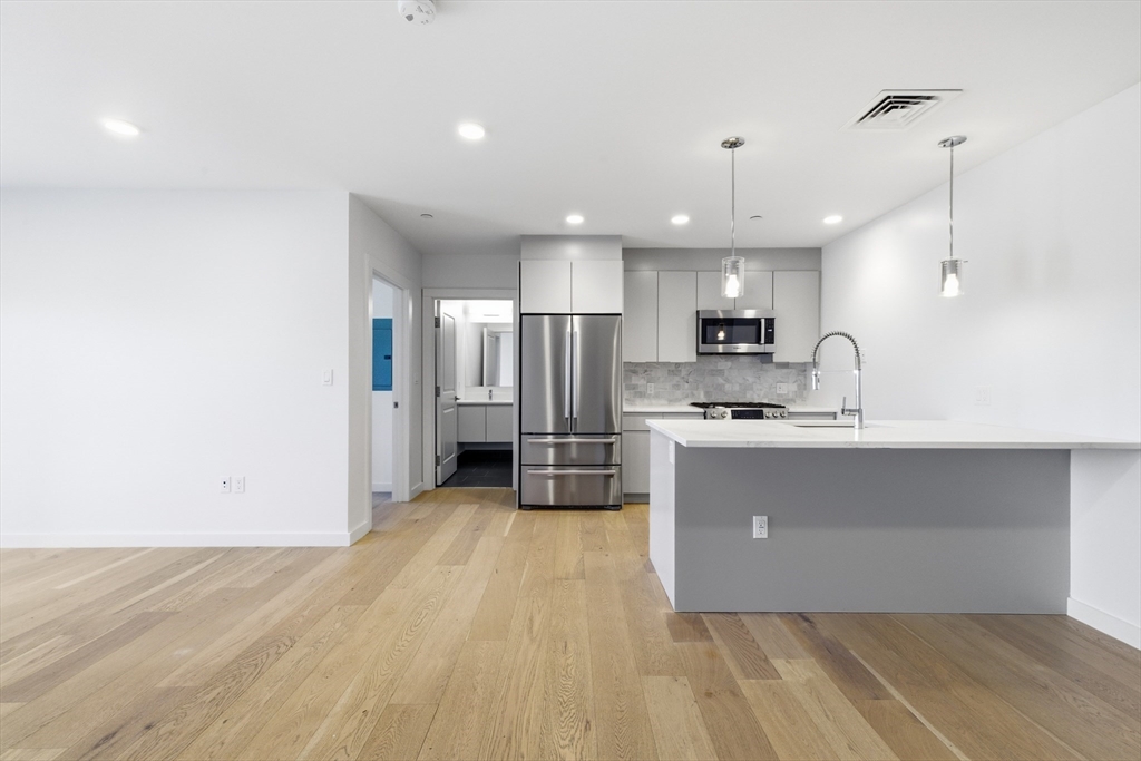 16 Boardman St 202