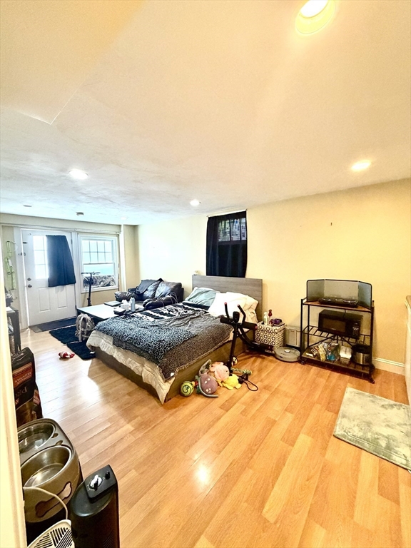 Click for 252 Mason Ter #G, Brookline, MA slideshow