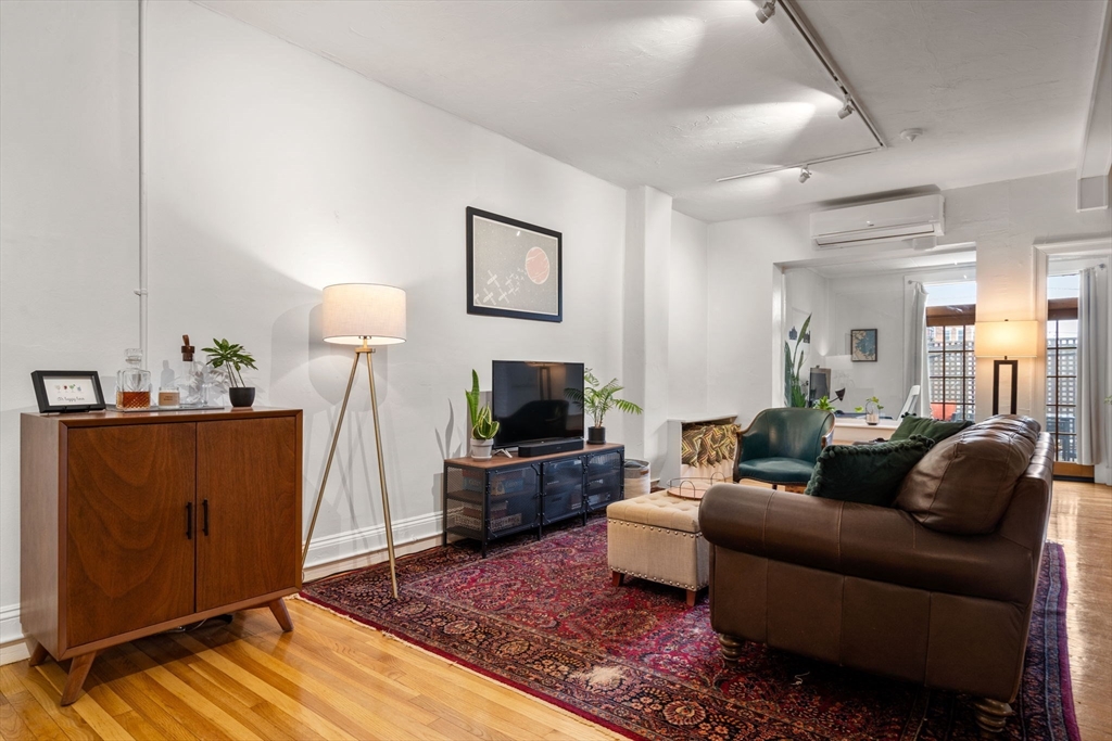 63 Maverick Square 5