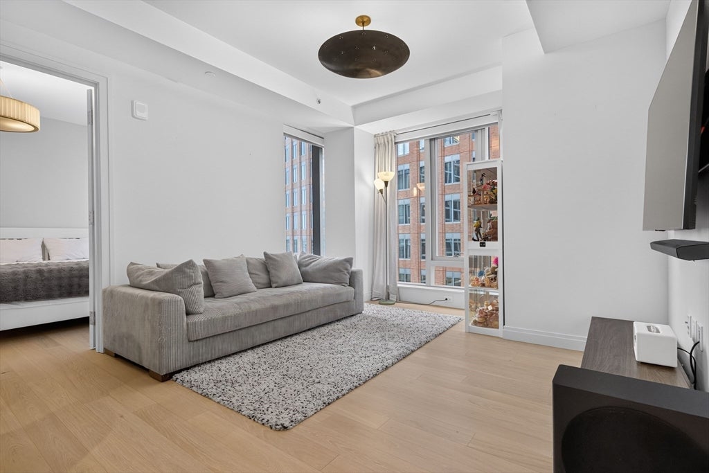 135 Seaport Blvd 1106