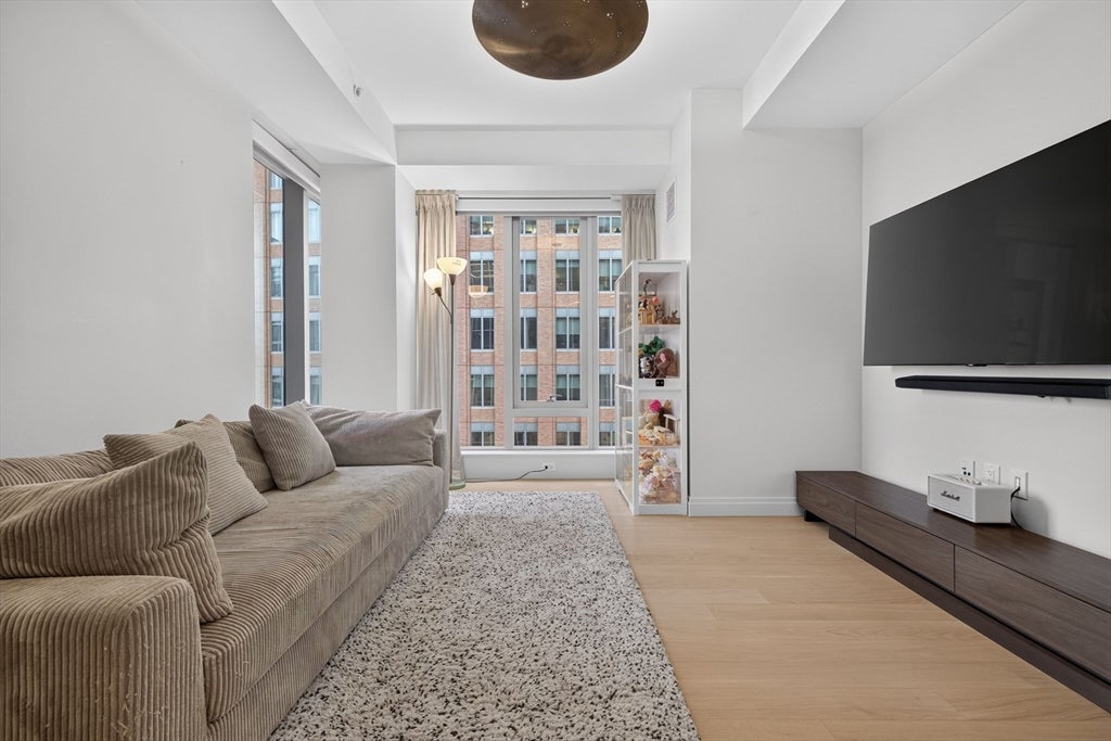 135 Seaport Blvd 1106