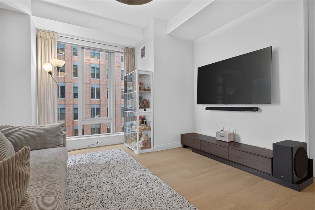 135 Seaport Blvd 1106
