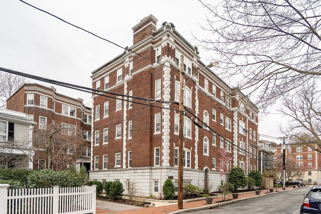 41 Bowdoin St 43