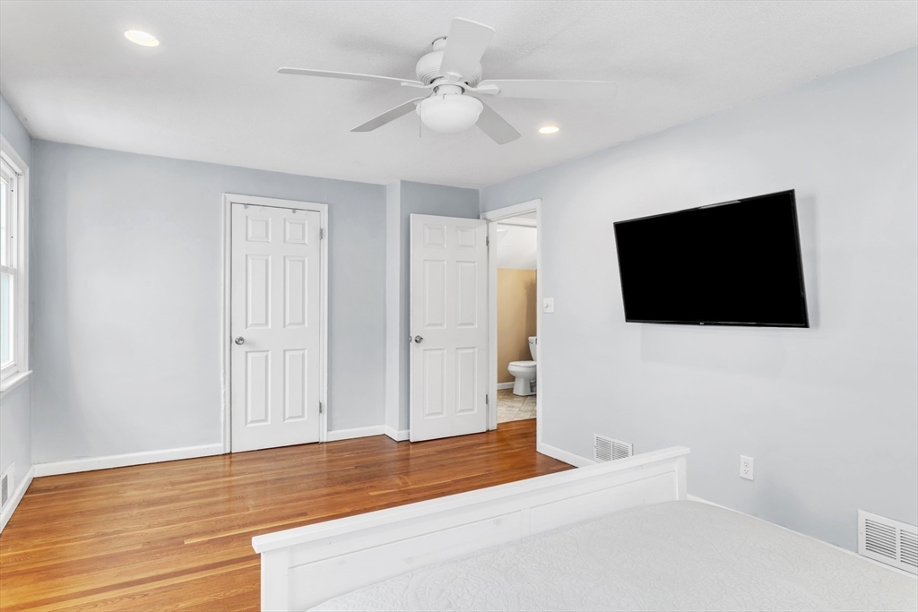 Springfield, Massachusetts 01118, United States, 3 Bedrooms Bedrooms, ,2 BathroomsBathrooms,Residential,Pending,86591