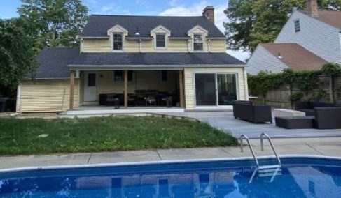 Springfield, Massachusetts 01118, United States, 3 Bedrooms Bedrooms, ,2 BathroomsBathrooms,Residential,Pending,86591