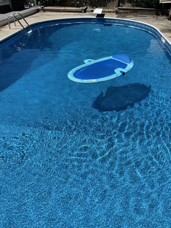 Springfield, Massachusetts 01118, United States, 3 Bedrooms Bedrooms, ,2 BathroomsBathrooms,Residential,Pending,86591