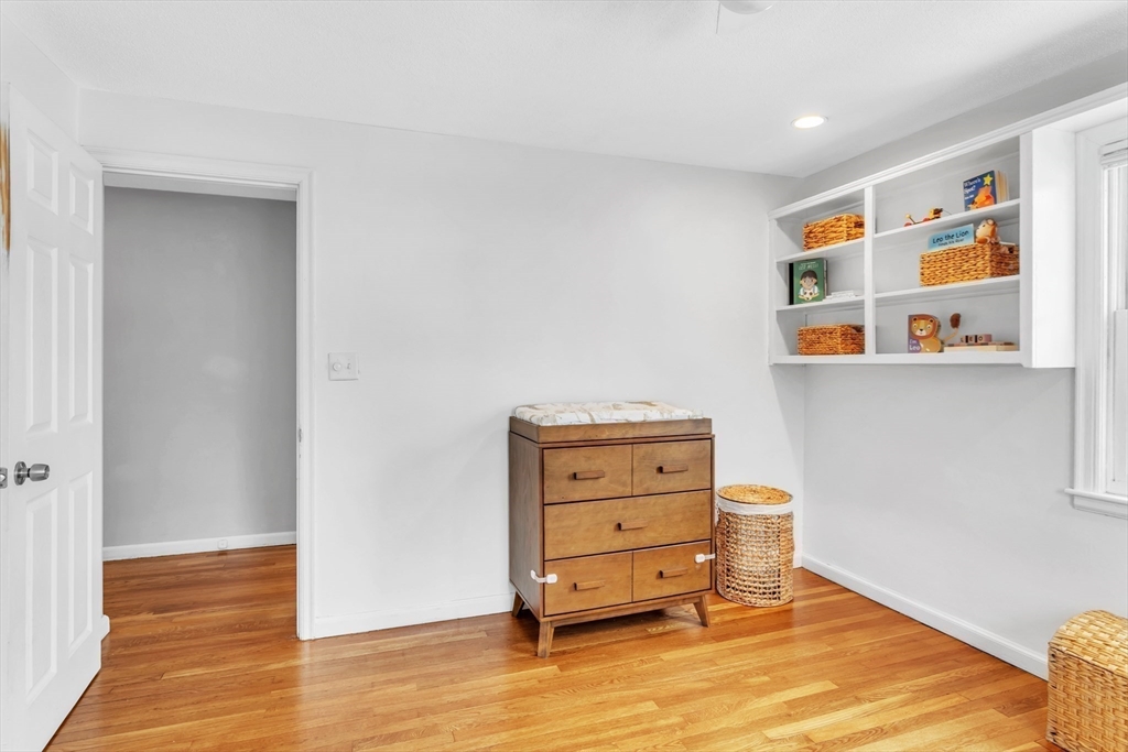 Springfield, Massachusetts 01118, United States, 3 Bedrooms Bedrooms, ,2 BathroomsBathrooms,Residential,Pending,86591