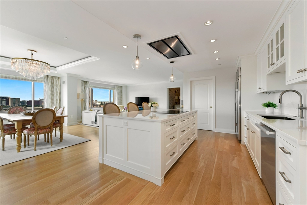 Boston, Massachusetts 02116, United States, 3 Bedrooms Bedrooms, ,3 BathroomsBathrooms,Residential,Active,203980