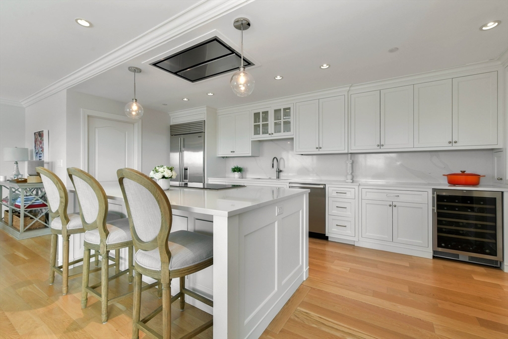 Boston, Massachusetts 02116, United States, 3 Bedrooms Bedrooms, ,3 BathroomsBathrooms,Residential,Active,203980