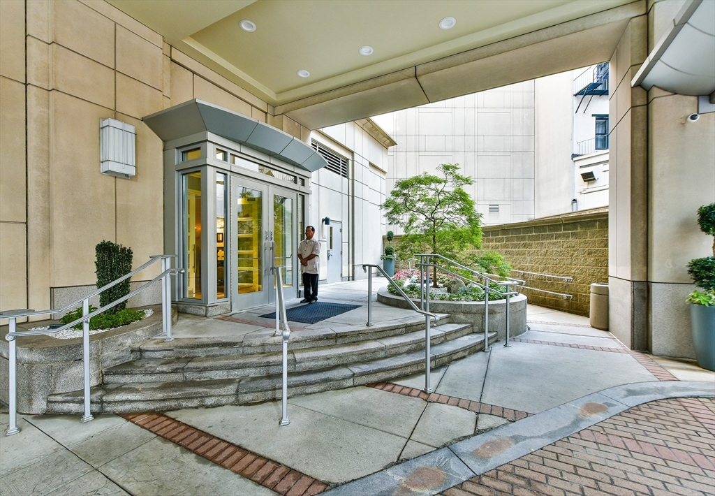 Boston, Massachusetts 02116, United States, 3 Bedrooms Bedrooms, ,3 BathroomsBathrooms,Residential,Active,203980